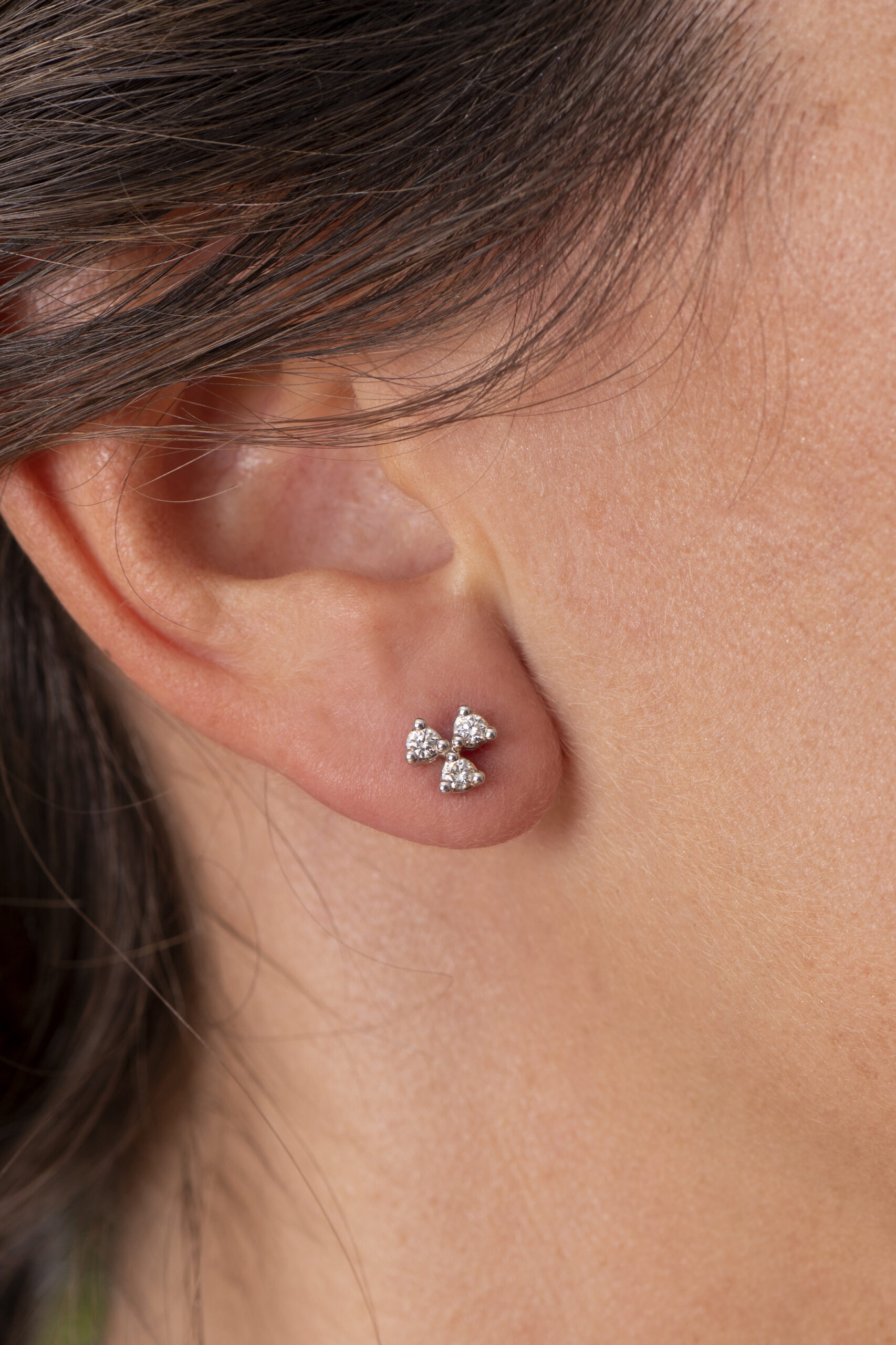 Puces d’oreilles 6 diamants sur or blanc