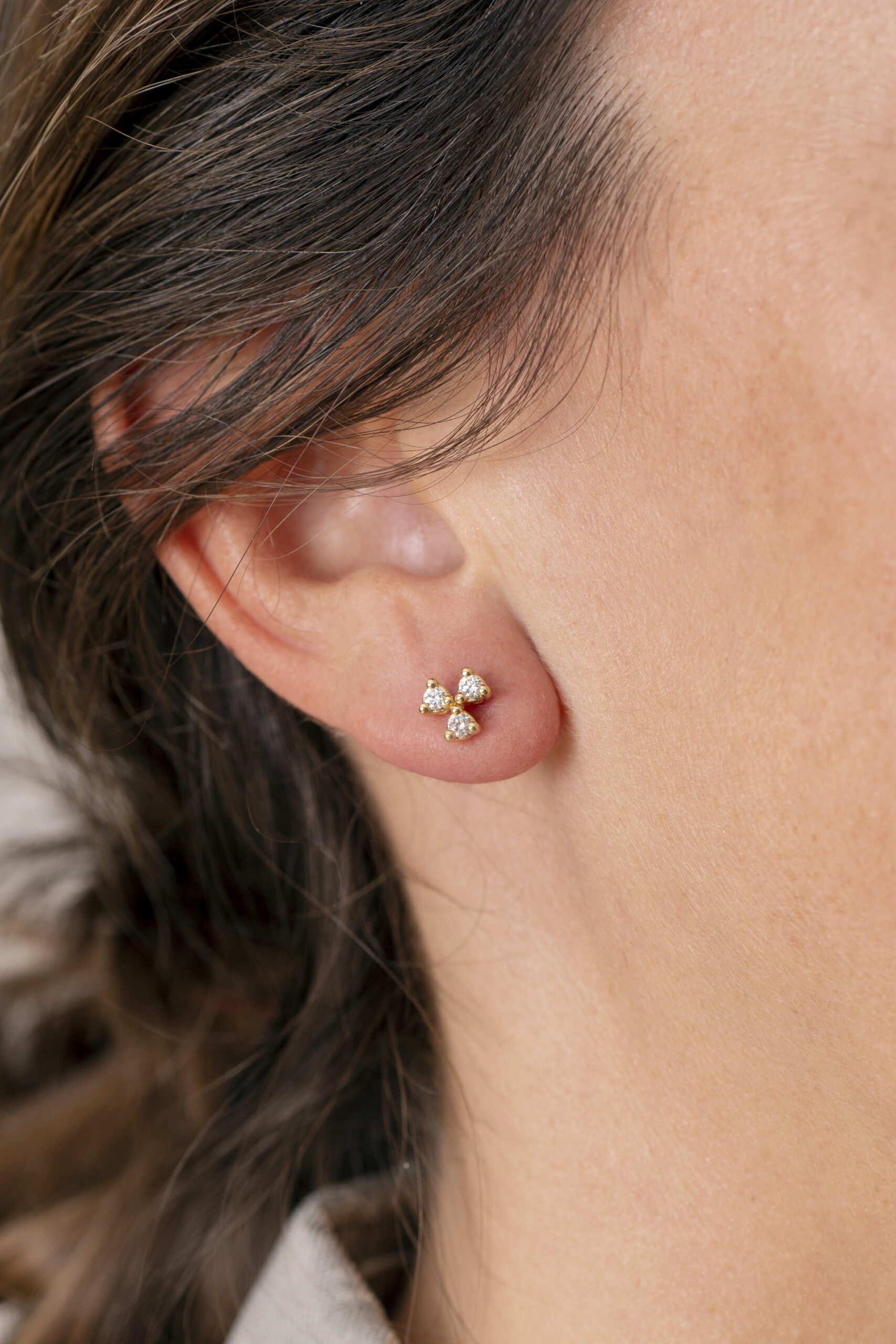 Puces d’oreilles 6 diamants sur or jaune