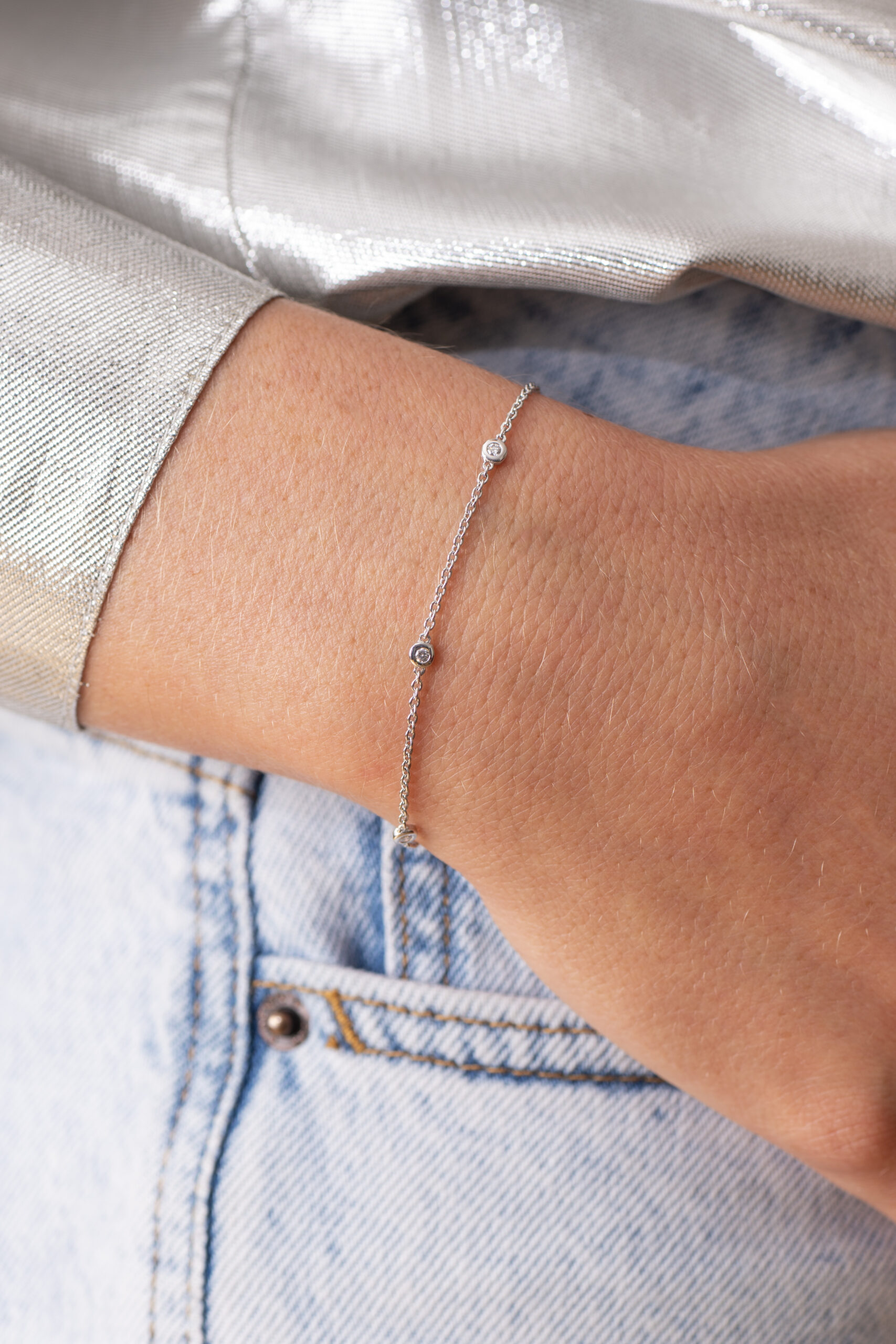 Bracelet chaine et 5 diamants sur or blanc