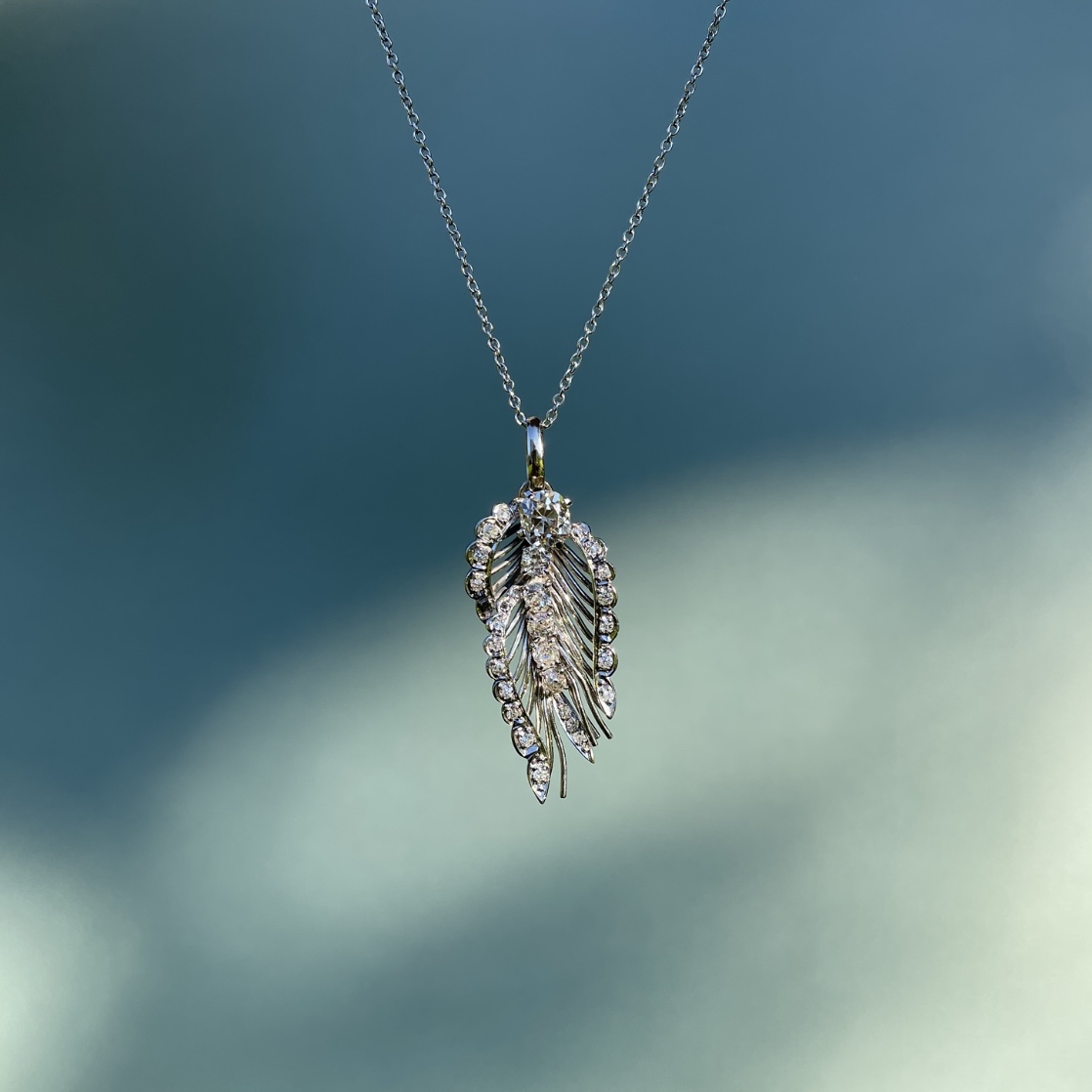 Pendentif plume diamants