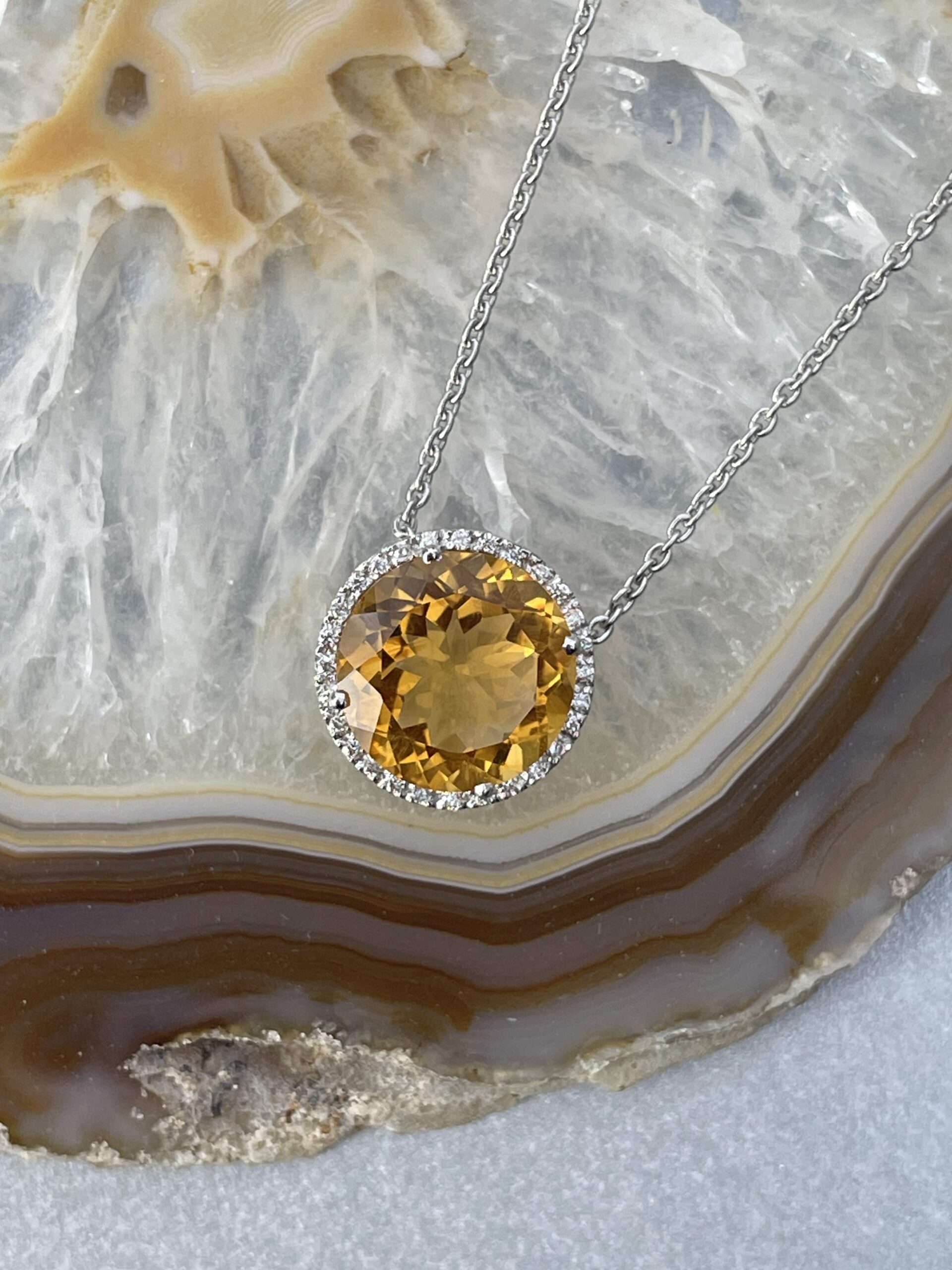 Collier citrine entourage diamants