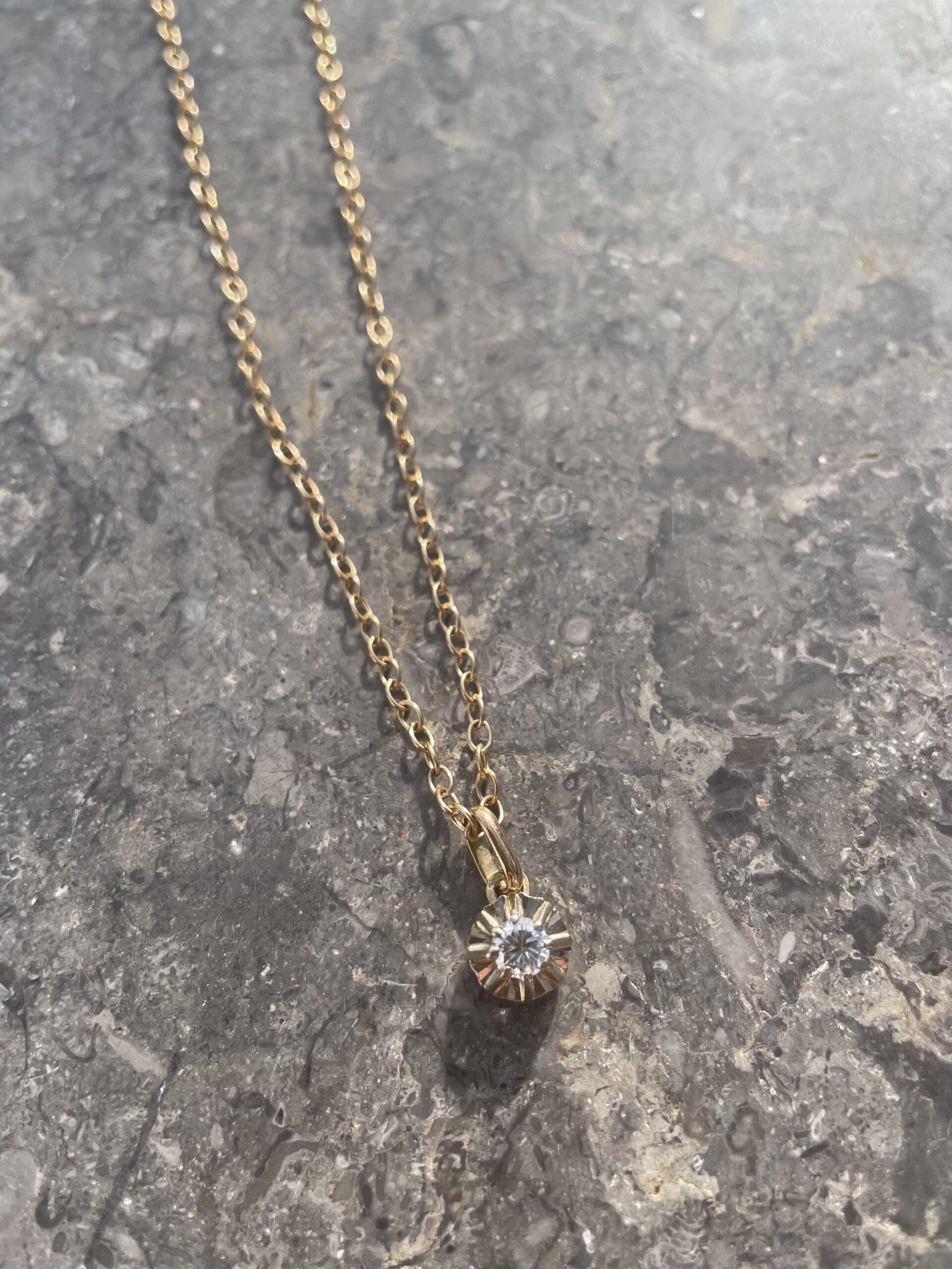 Pendentif diamant serti illusion