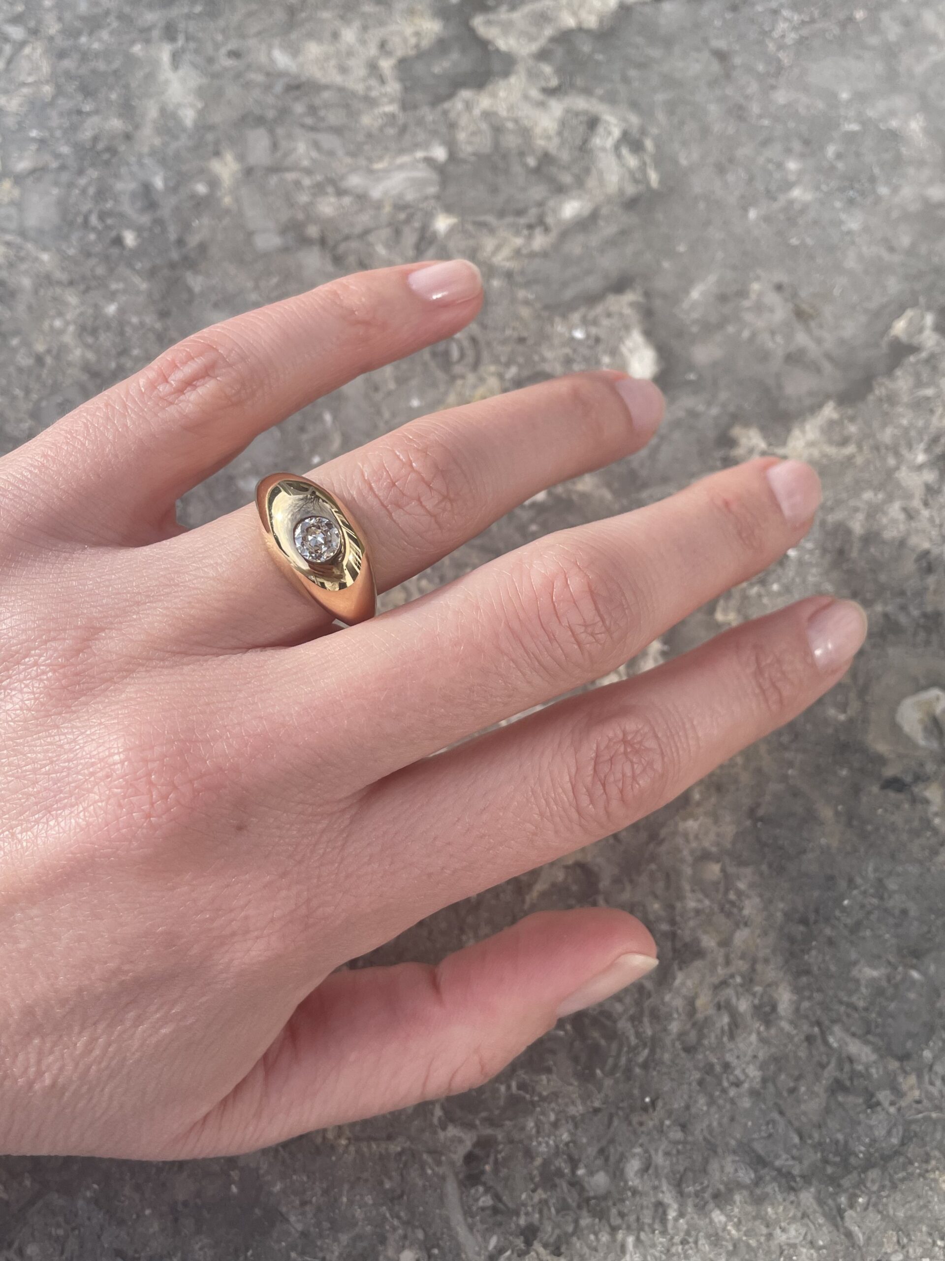 Bague jonc anglais or jaune et diamant
