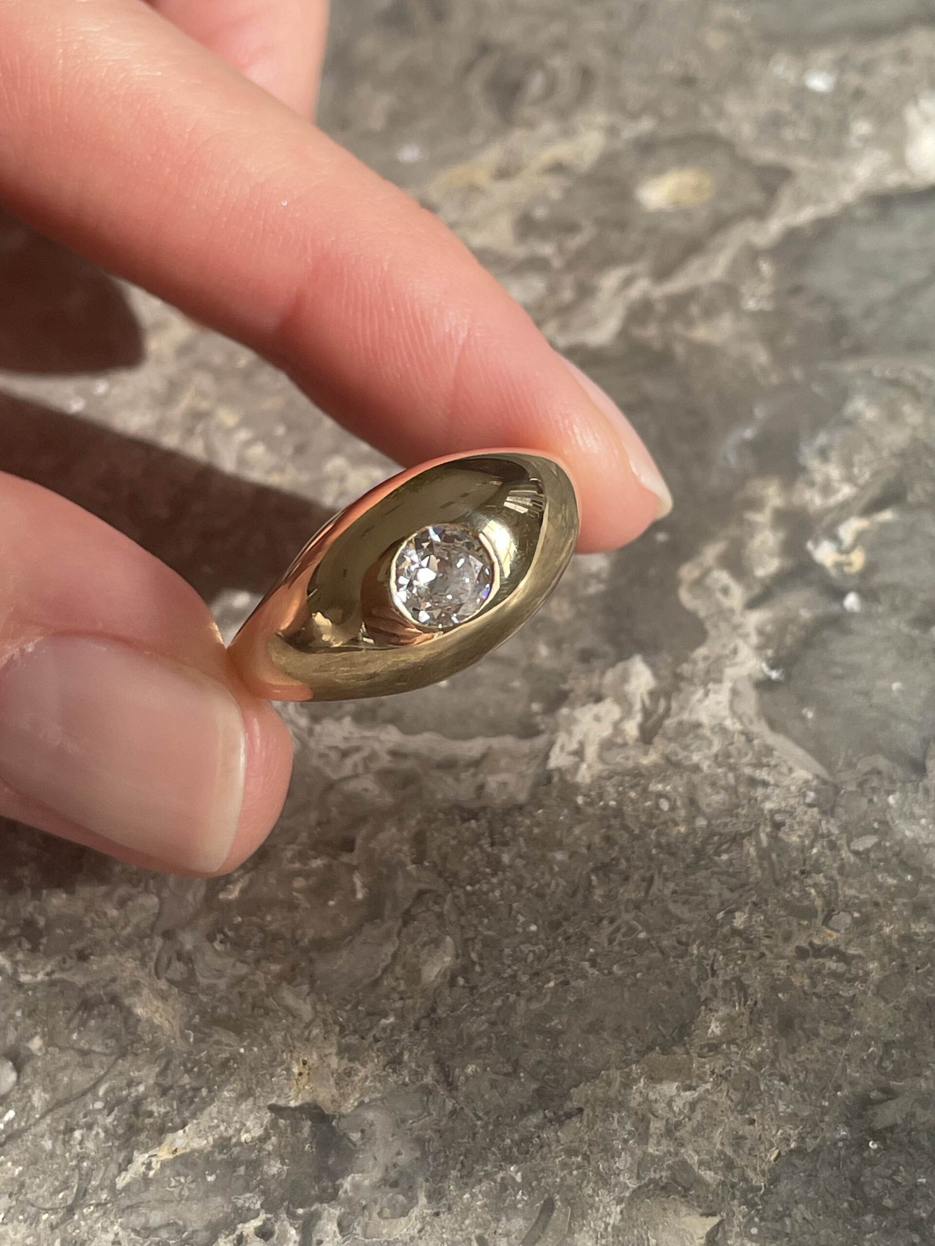 Bague jonc anglais or jaune et diamant