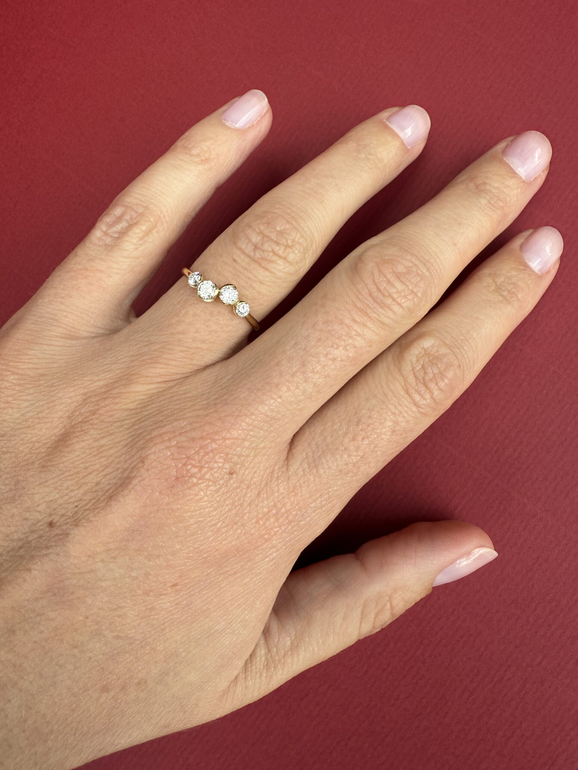 Bague suite de 4 diamants sur or jaune