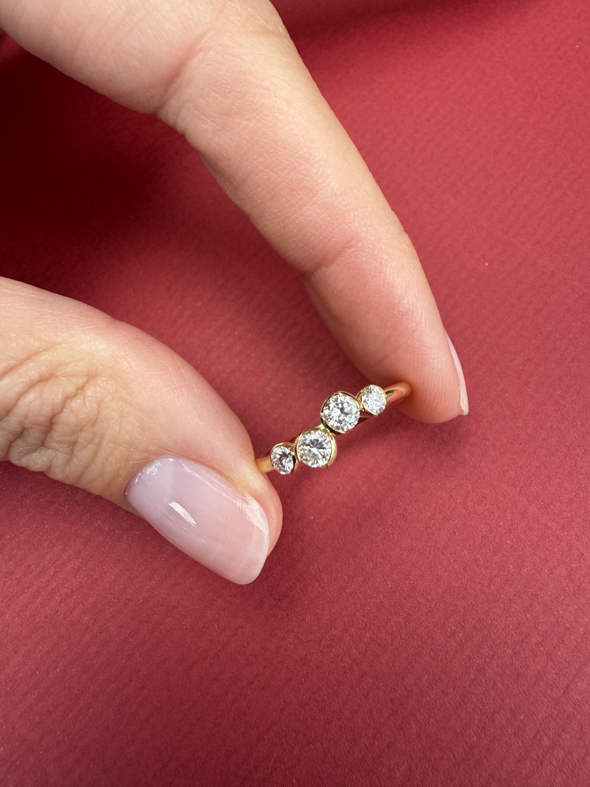 Bague suite de 4 diamants sur or jaune