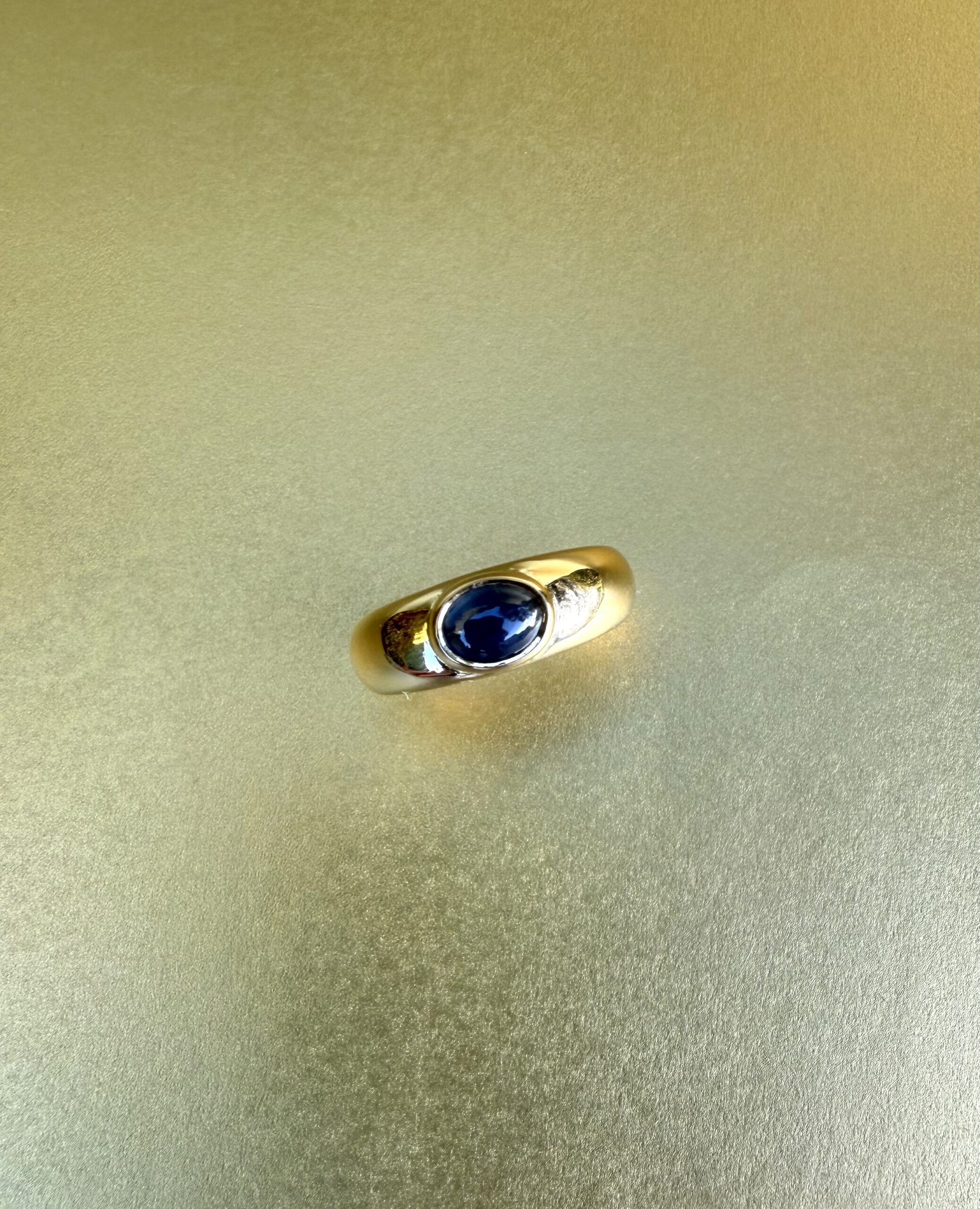 Bague jonc saphir cabochon