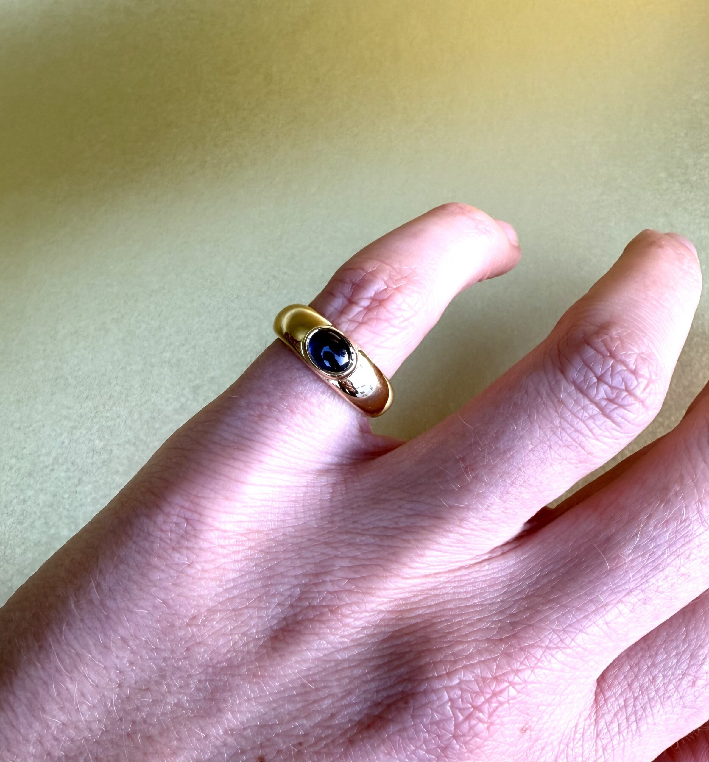 Bague jonc saphir cabochon