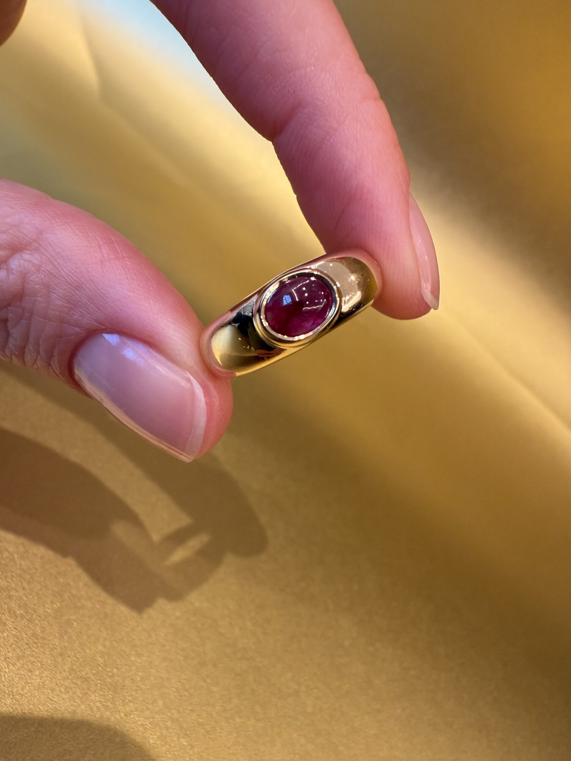 Bague jonc rubis cabochon