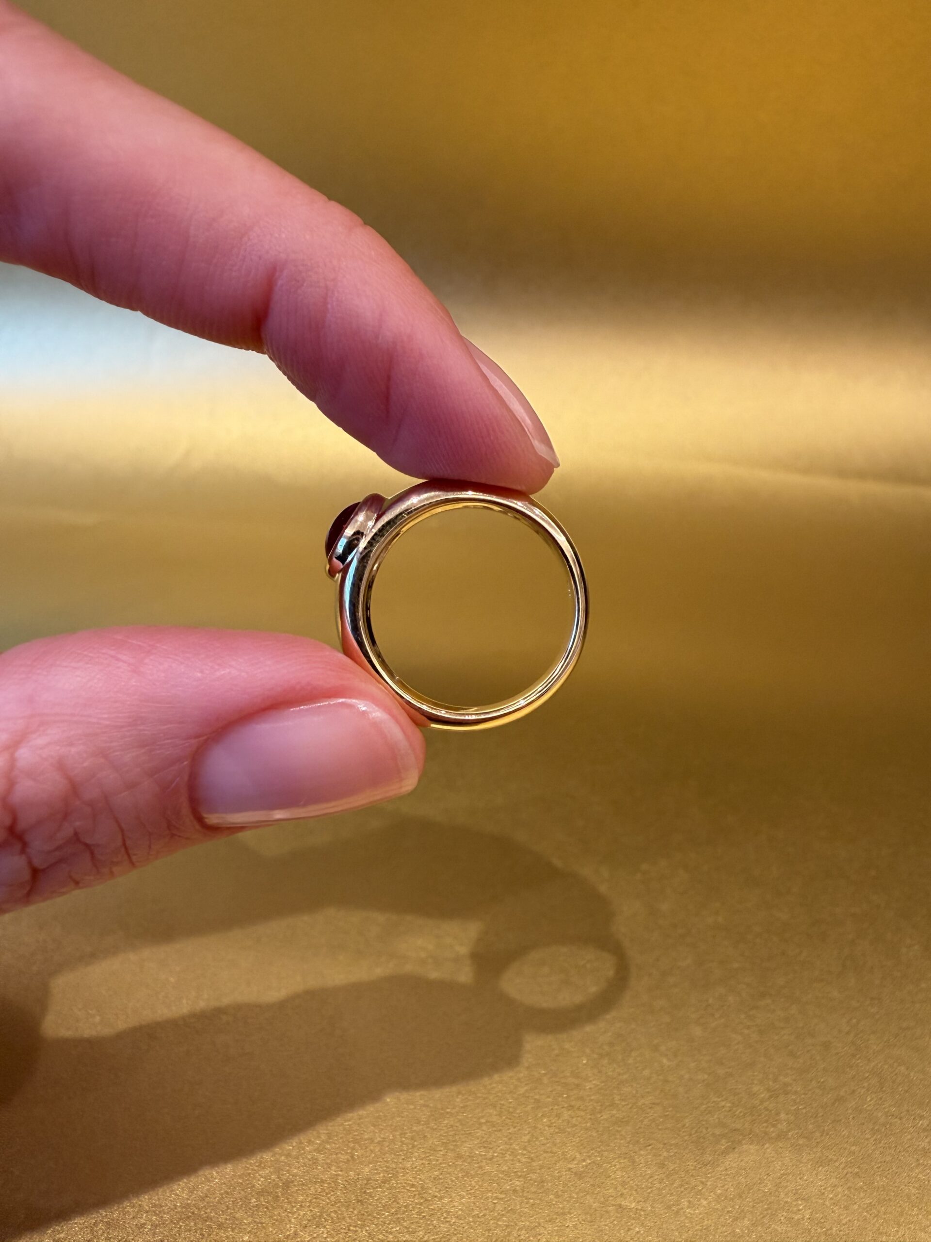 Bague jonc rubis cabochon