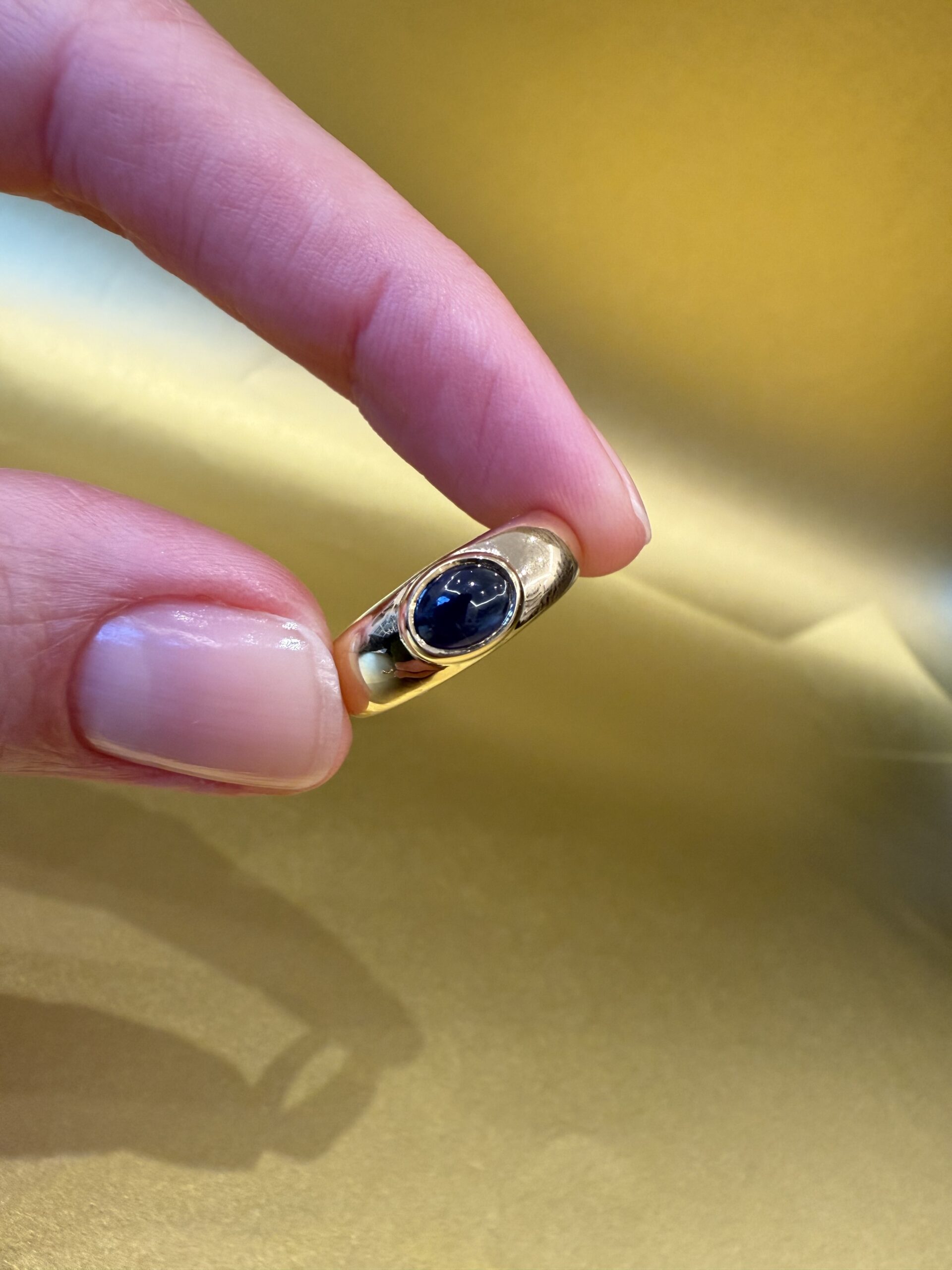 Bague jonc saphir cabochon