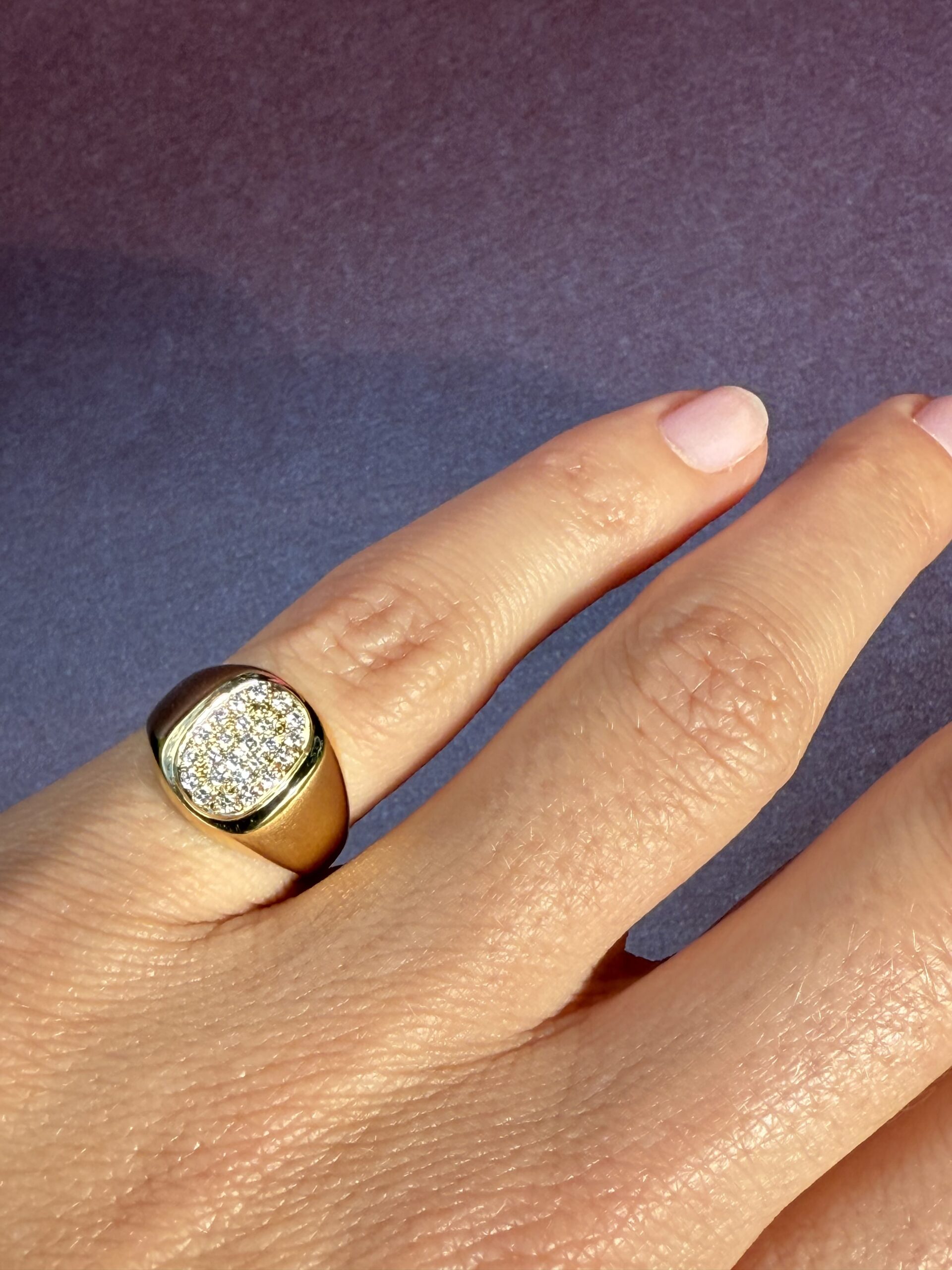 Chevalière or jaune et diamants