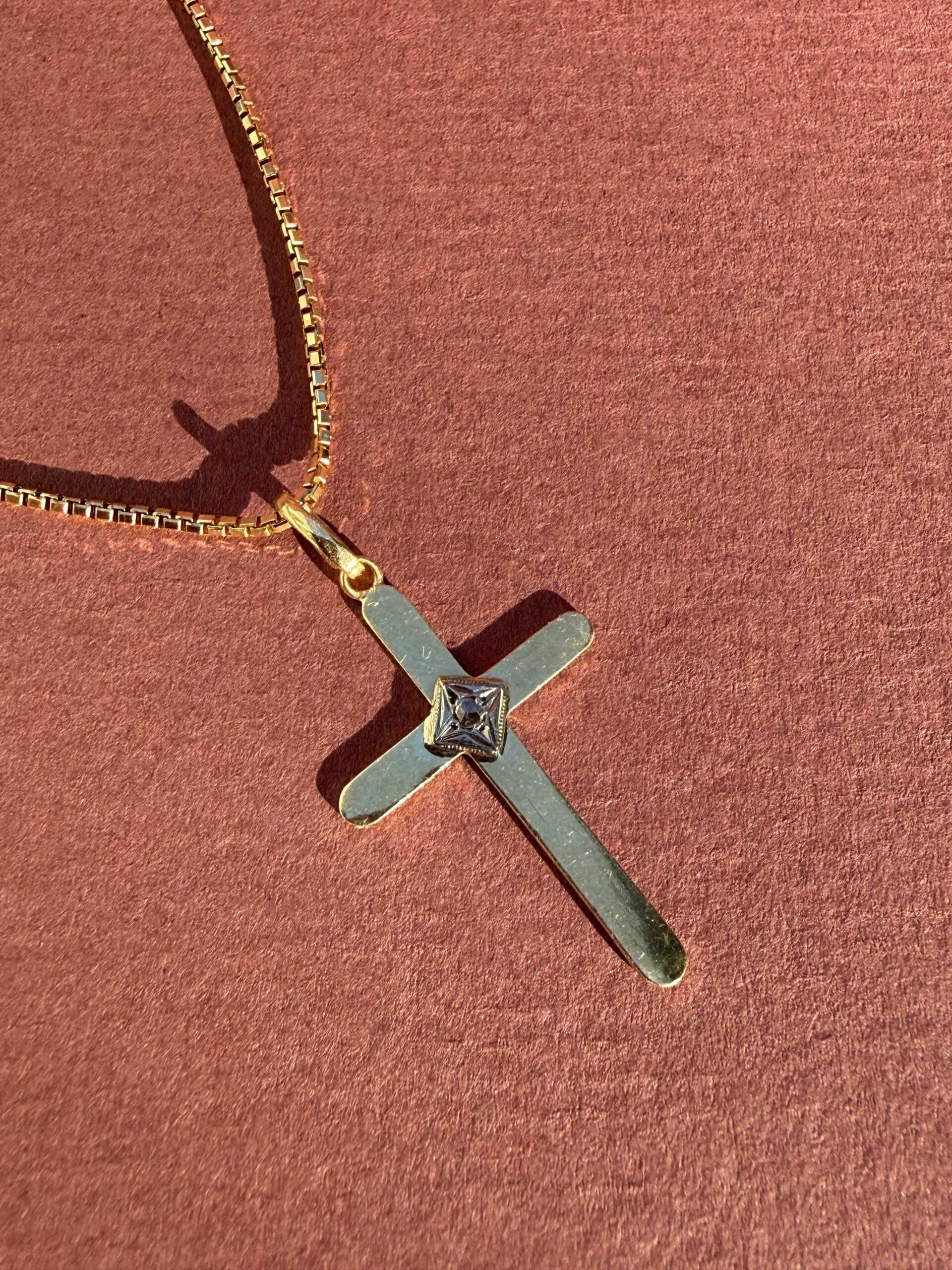 Croix rosace diamant