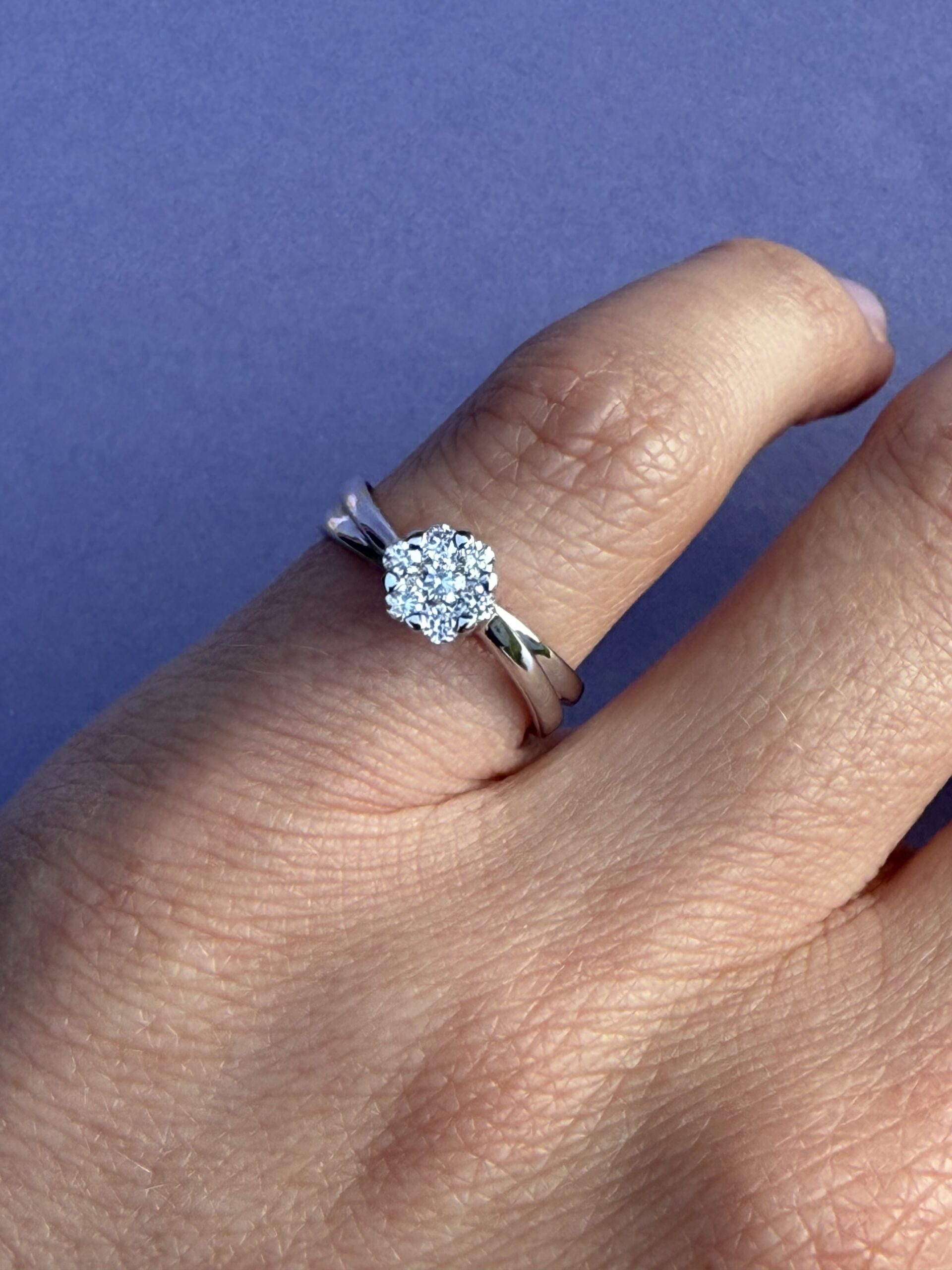 Bague fleur de diamants croisée