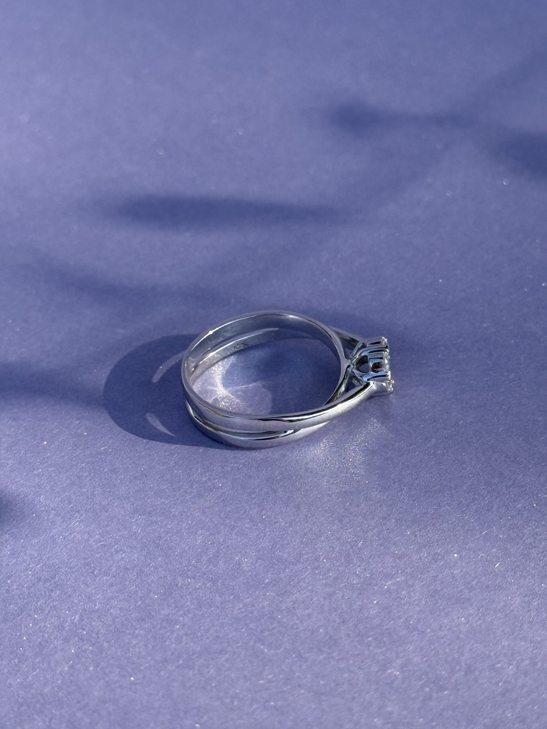 Bague fleur de diamants croisée