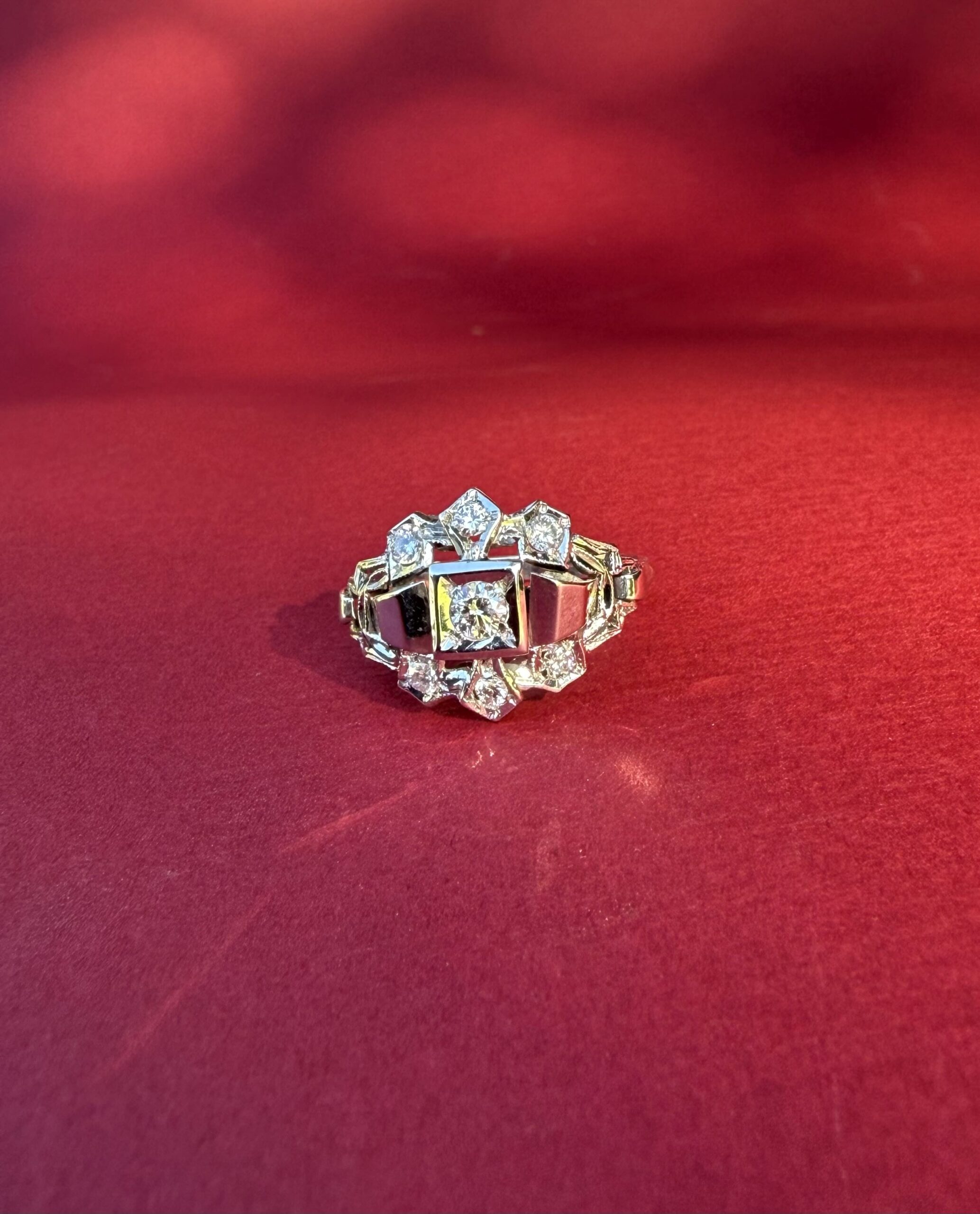 Bague diamant motif art deco